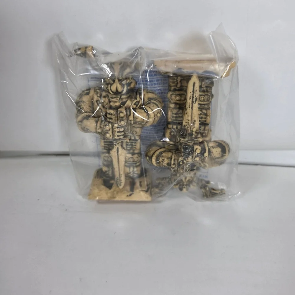 Mega Bloks Dragons Portal of Fire 9889 Stone Guardian Statues Pair Sealed